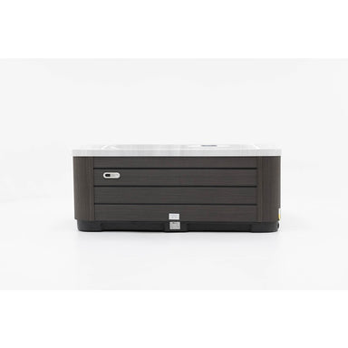 Platinum Spas Tahiti Hot Tub – Seitenansicht mit dunklem, horizontal strukturiertem Cabinet und klarer Linienführung für modernes Outdoor-Design