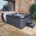 Platinum Spas Florence Whirlpool im Garten – Luxury Range Outdoor-Whirlpool in moderner Wohnumgebung in der Ecke