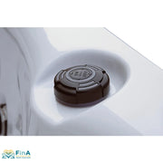 Detailansicht des Luftreglers im Platinum Spas St Tropez Deluxe Whirlpool – schwarzer Drehknopf mit On/Off-Markierung auf weißem Acrylrand, präsentiert von FinA Wellness Store.