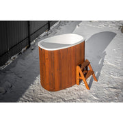 Polar Spa Standart 68 Eisbad aus Thermoholz im Schnee mit 2-stufiger Treppe