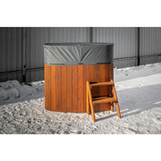 Polar Spa Standart 68 Eisbad aus Thermoholz mit Schutzabdeckung im Winter
