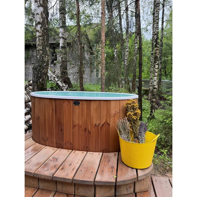 Polar Spa Standart 68 Eisbad aus Thermoholz im Außenbereich in natürlicher Umgebung