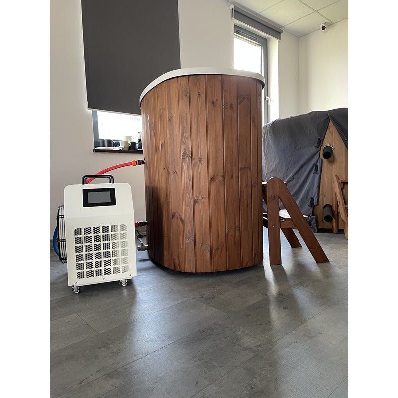 Polar Spa Standart  Eisbad aus Thermoholz mit externem Chiller im Innenbereich