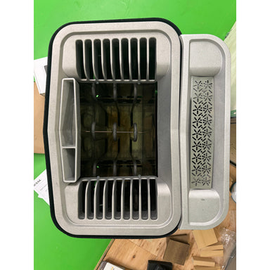 Mit integriertem Wassertank, Aromaschale und schneller Aufheizzeit vereint der TYLÖ Combi viele Vorzüge in einem kompakten Gehäuse. Du kannst zwischen trockener Sauna, Feuchtsauna oder Dampfvarianten wählen – perfekt für individuelle Wellnessmomente. Trotz seines gebrauchten Status überzeugt das Gerät durch volle Funktionstüchtigkeit und sichtbare Qualitätsmerkmale.