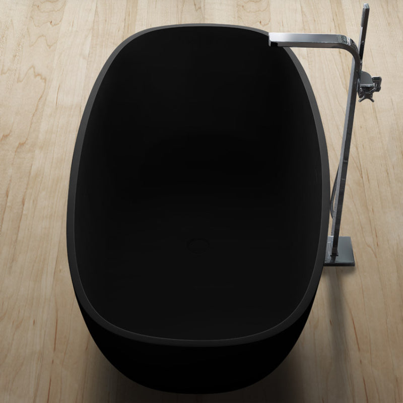 EAGO AWT StoneArt BS-552 Freistehende Mineralguss Badewanne in Schwarz von oben, auf Holzboden, mit Armatur und Handgriff seitlich montiert
