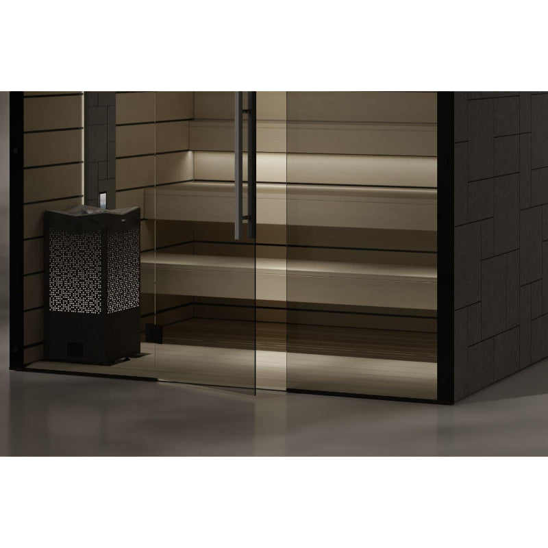 Moderne Infrarotkabine Tylö Reflection mit schwarzem Rahmen, breiten Glastüren und hellen Holzbänken, daneben schwarzer Saunaofen mit Lüftungsgitter