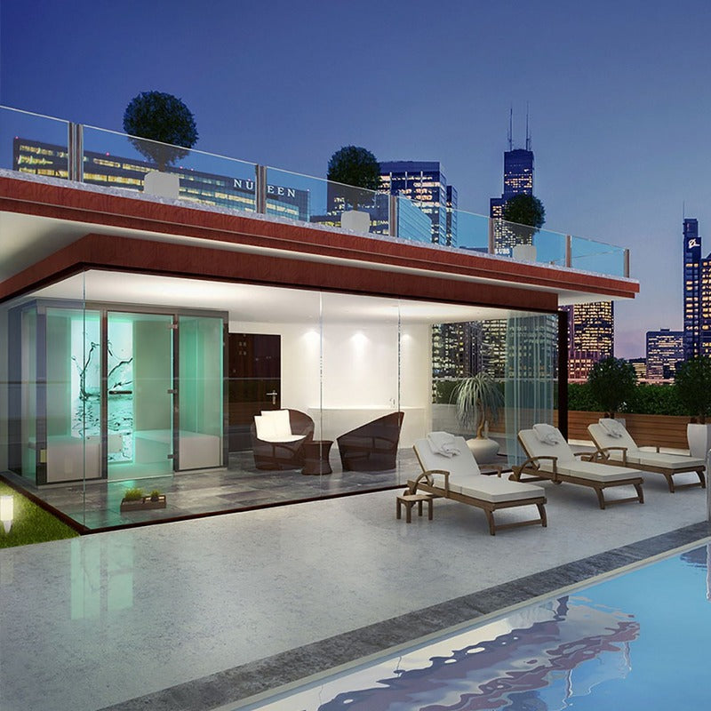 Moderne Dachterrasse mit Tylö Dampfbad Panacea, Liegestühlen und Pool vor Skyline bei Dämmerung