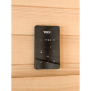 Tylö WLAN-Steuerungspad mit Temperaturanzeige 45°C an Holzwand montiert, schwarzes Bedienfeld mit Bluetooth-, Plus-, Minus- und Funktionstasten