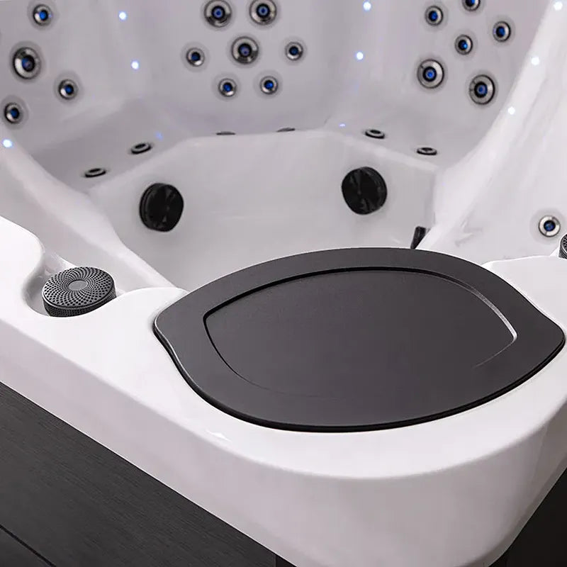 AWT Außenwhirlpool IN-802 mit Wärmepumpe CloudyBlack Innenansicht mit Düsen und Sitzflächen