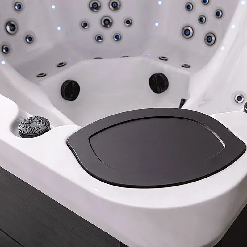 AWT Außenwhirlpool IN-802 mit Wärmepumpe CloudyBlack - Innenansicht mit Düsen und Sitzbereich