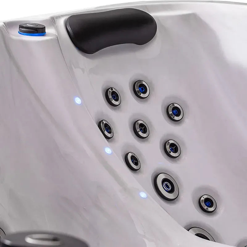 AWT Außenwhirlpool IN-804 mit Wärmepumpe Sterling Silver Massagedüsen und Bedienelemente Nahaufnahme