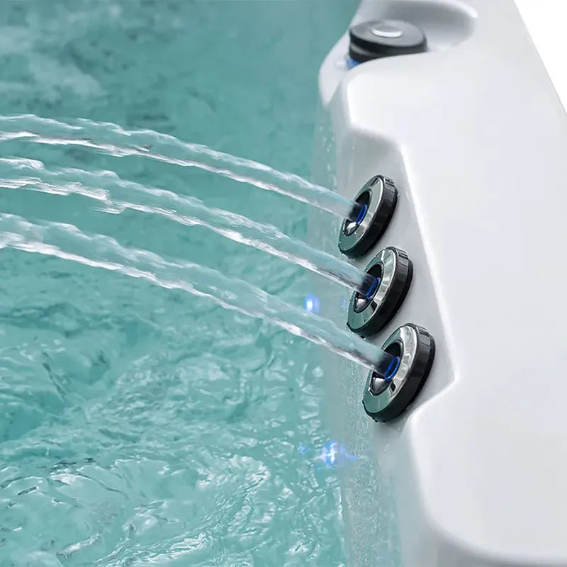 AWT Außenwhirlpool IN-803 extreme 235x235 Massagedüsen mit Wasserstrahlen in Betrieb