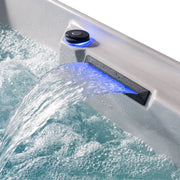 EAGO AWT IN-704 Whirlpool mit blau beleuchteter Wasserfall-Armatur und aktivierten Düsen in sprudelndem Wasser