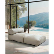 POOLSOFA Double in modernem Innenraum mit Ausblick auf Poollandschaft