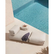 POOLSOFA Single Beige mit Pouf am Poolrand – Ansicht von oben