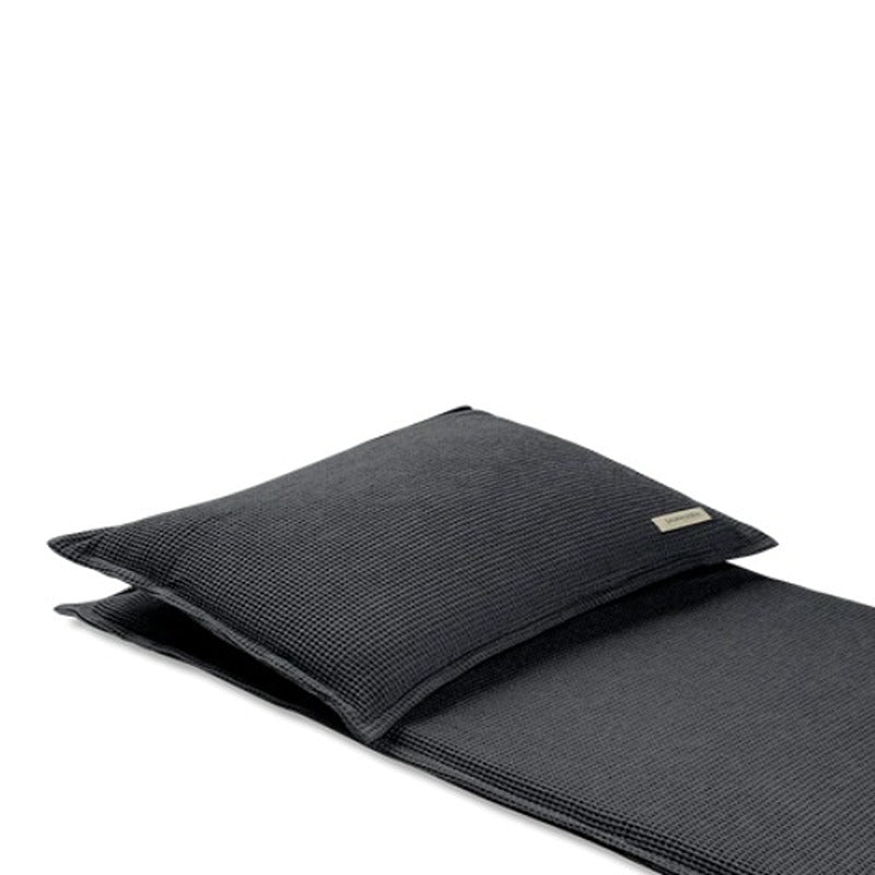 Saunasofa Set Long in Anthrazit mit gepolstertem Kissen und langer Matte aus Waffelpiqué