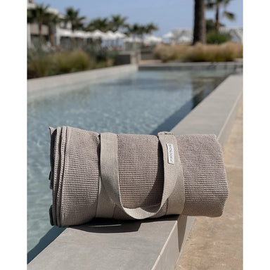 Badesofa Strandsofa am Poolrand – ästhetisch, funktional und perfekt für stilvolle Auszeiten.