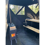 Bast Björk Premium Zeltsauna Innenraum mit Holzbänken, Ofen und Fensterblicken ins Freie