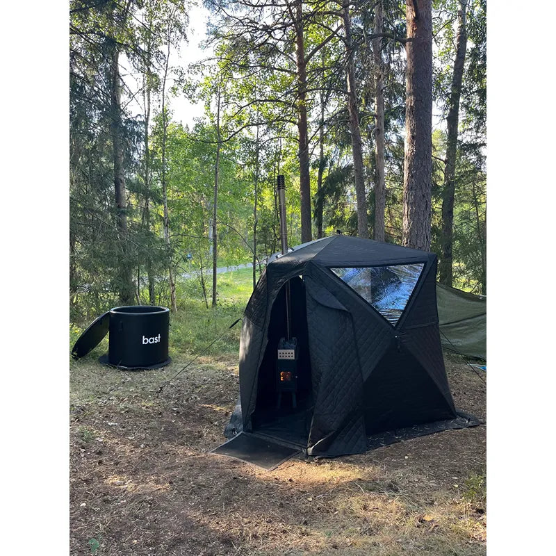 Bast Björk Premium Zeltsauna im Wald, tragbare 4-10 Personen Gartensauna mit schwarzem Zeltdesign und Ofen