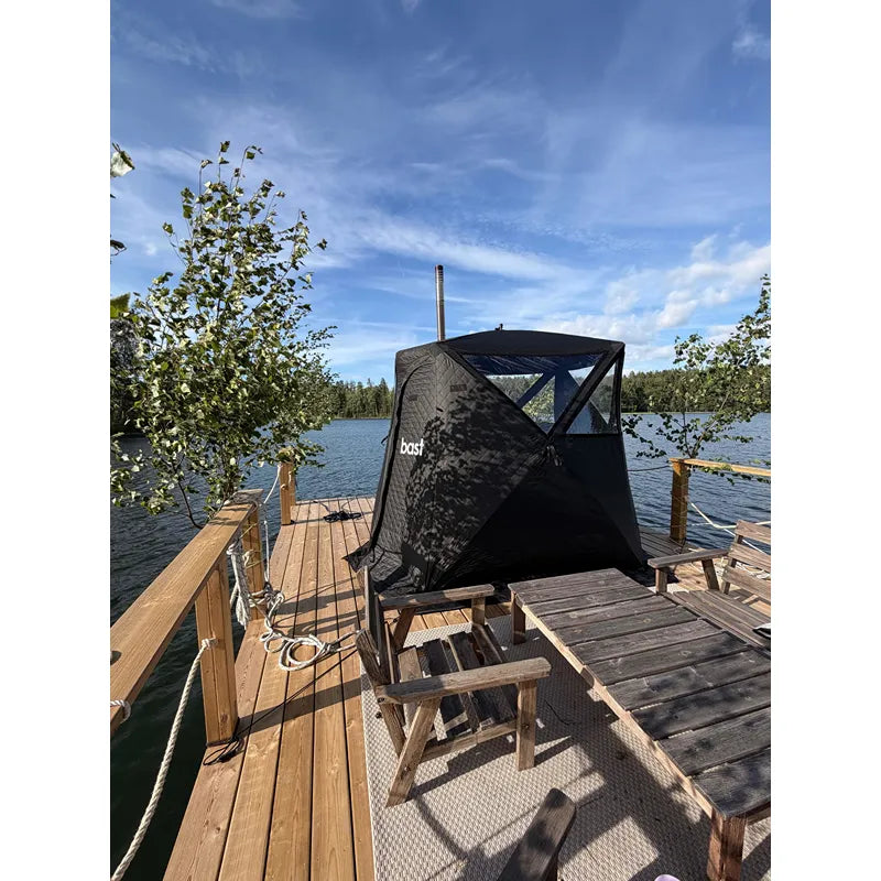 Bast Björk Premium Zeltsauna am See auf Holzsteg, tragbare Gartensauna für 4-10 Personen