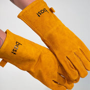 Hitzebeständige Handschuhe von Bast für sicheren Betrieb des Saunaofens