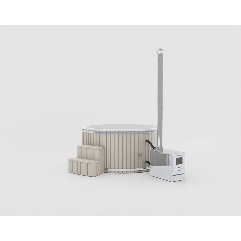Benas Ex Hot Tub Beige – Außenansicht mit hellem Holzlook, Treppe und Edelstahl-Außenofen