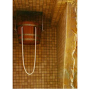 Blumenberg Eimer-Schwalldusche aus Kambala in gefliestem Spa- und Nassbereich