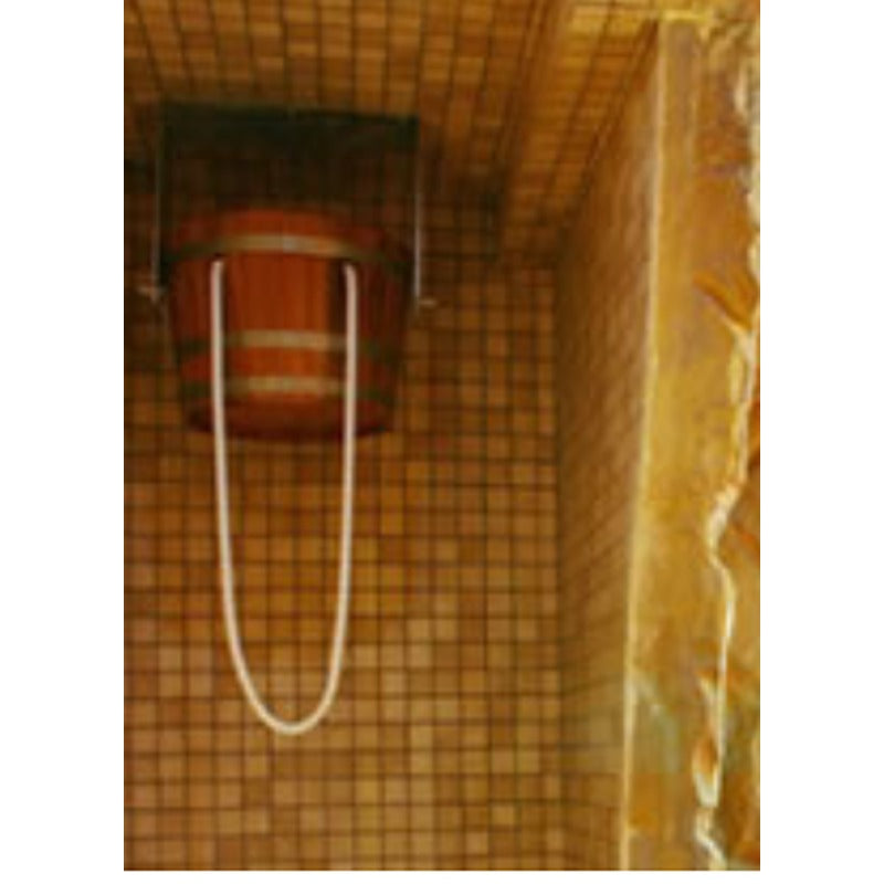 Blumenberg Eimer-Schwalldusche aus Kambala in gefliestem Spa- und Nassbereich