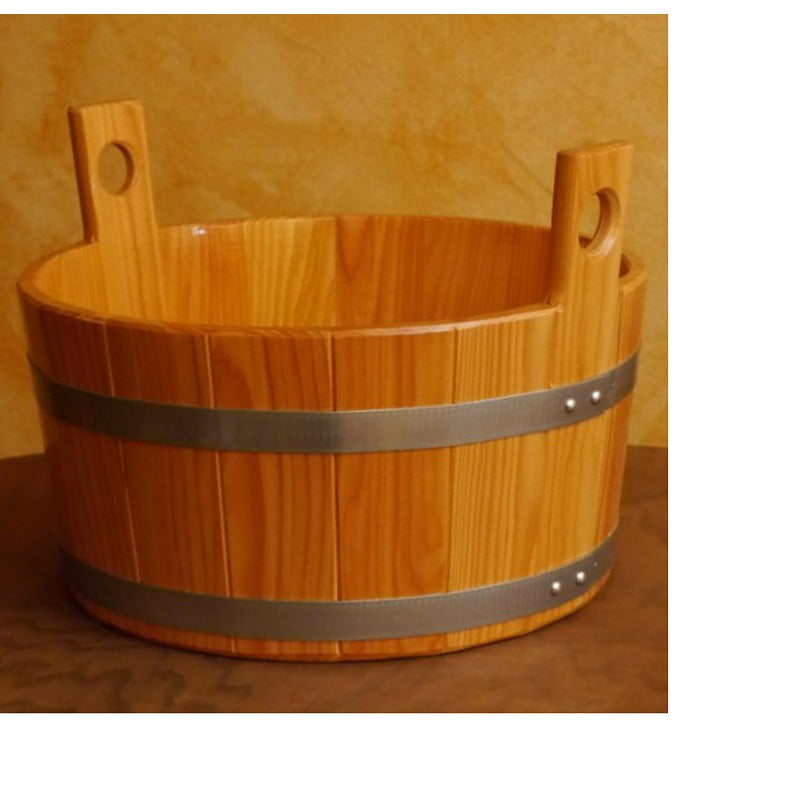 Blumenberg Fusswanne aus naturbelassener Lärche mit Metallreifen