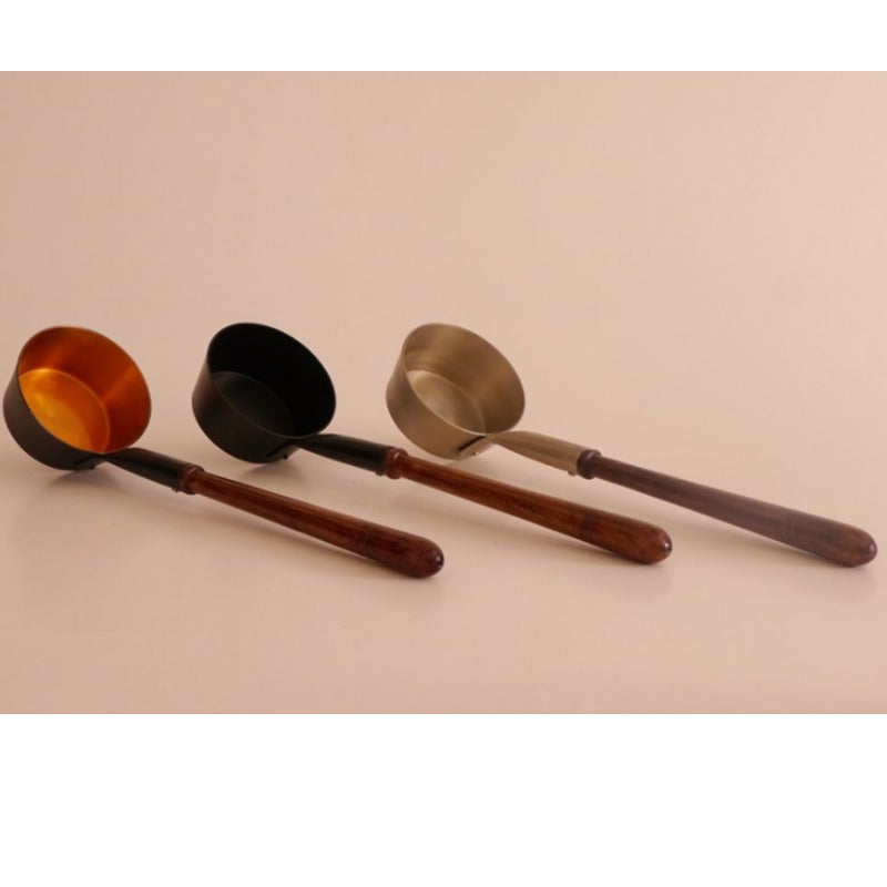 Blumenberg Sauna-Aufgusskellen aus Metall mit Holzgriff in verschiedenen Ausführungen