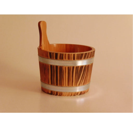 Sauna-Aufgusskübel aus geflammtem Massivholz von Blumenberg mit integriertem Griff