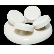 Blumenberg Sauna-Kopfstütze als 4-Punkt-Kopfauflage aus weißem Kunststoff