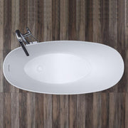 Freistehende weiße Mineralguss Badewanne EAGO BS-503 StoneArt, oval mit Chromarmatur, Draufsicht auf Holzfliesenboden
