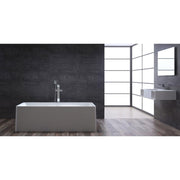 EAGO AWT StoneArt BS-509 freistehende weiße Mineralguss Badewanne in modernem Badezimmer mit schwarzer Wand und Waschtisch