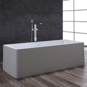 Freistehende weiße Mineralguss Badewanne EAGO AWT StoneArt BS-509 mit schwarzer Armatur in modernem Badezimmer