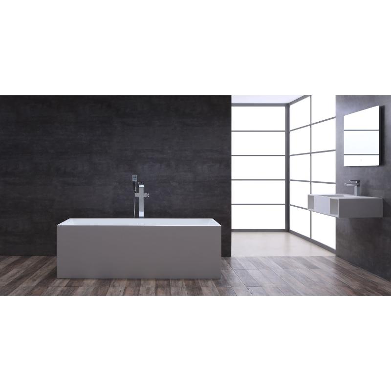 Modernes Badezimmer mit freistehender weißer Mineralguss Badewanne EAGO AWT StoneArt BS-532, schwarze Wand, Holzboden und Waschtisch