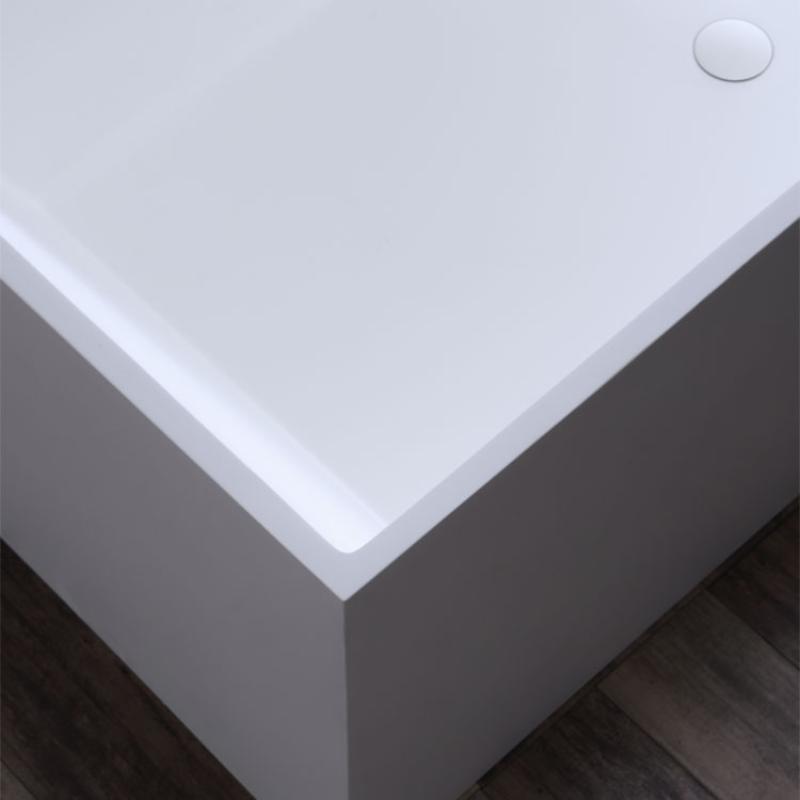 EAGO AWT StoneArt BS-532 freistehende Mineralguss Badewanne in Weiß, Detailaufnahme der Ecke mit glatter Oberfläche und integriertem Überfluss