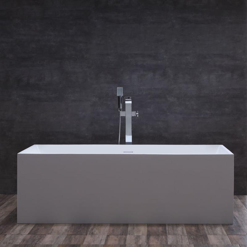 EAGO AWT StoneArt BS-532 freistehende Mineralguss Badewanne in Weiß mit moderner Armatur vor dunkler Wand