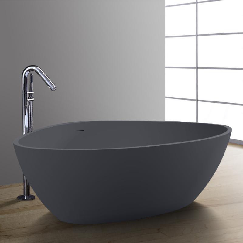Freistehende Mineralguss Badewanne EAGO AWT StoneArt BS-533 in Anthrazit mit Standarmatur in modernem Badezimmer