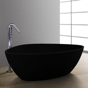 Freistehende Mineralguss Badewanne EAGO AWT StoneArt BS-533 in Schwarz mit chromierter Standarmatur und Fensterausblick