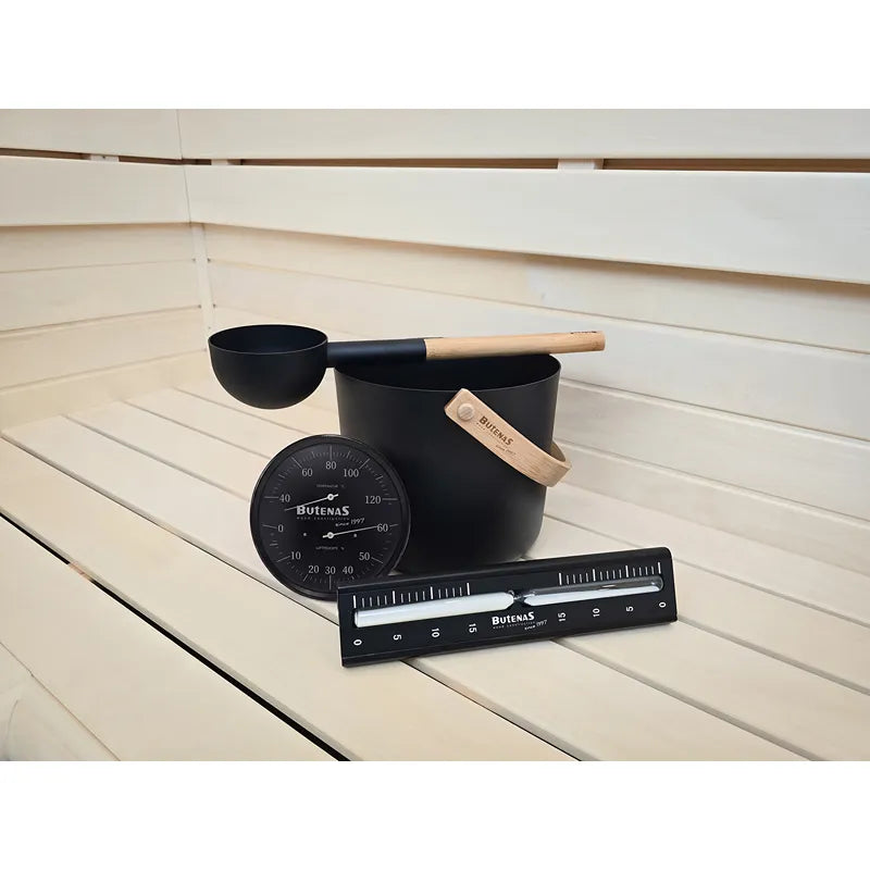 Butenas BuBlack PRO Innensauna Zubehörset - Premium Thermometer mit Schöpfkelle, Eimer und Messinstrumenten auf Saunaholzbänken