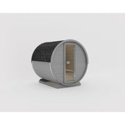 Außenansicht der Celsium Joris Small Sauna in grauer Farbvariante mit runder Fassform und schwarzem Schindeldach