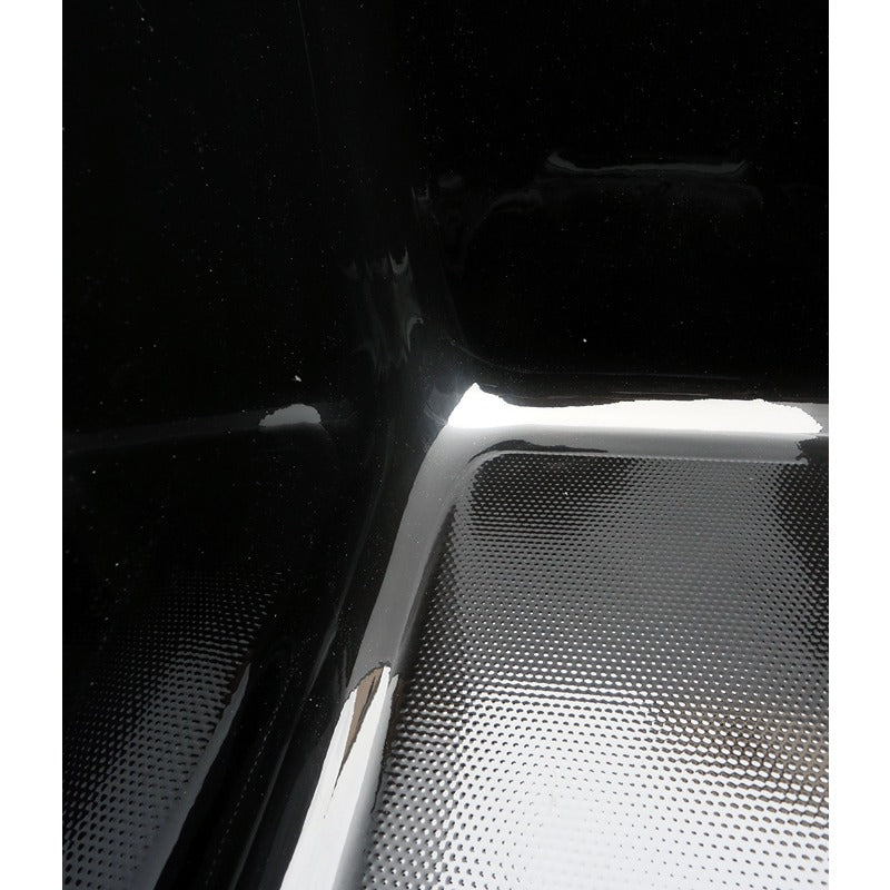 Chill Tubs Obsidian V2 – Blick auf die Wasserzirkulationsdüsen und Bodenablauf