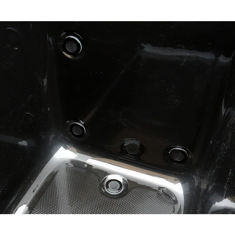 Chill Tubs Obsidian V2 – Detailaufnahme der eingebauten Wasserfilterdüsen im Innenraum
