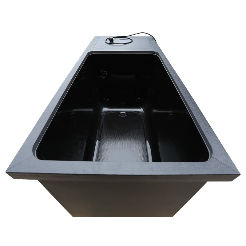 Chill Tubs Obsidian V2 – Frontalansicht der ergonomisch geformten Innenwanne