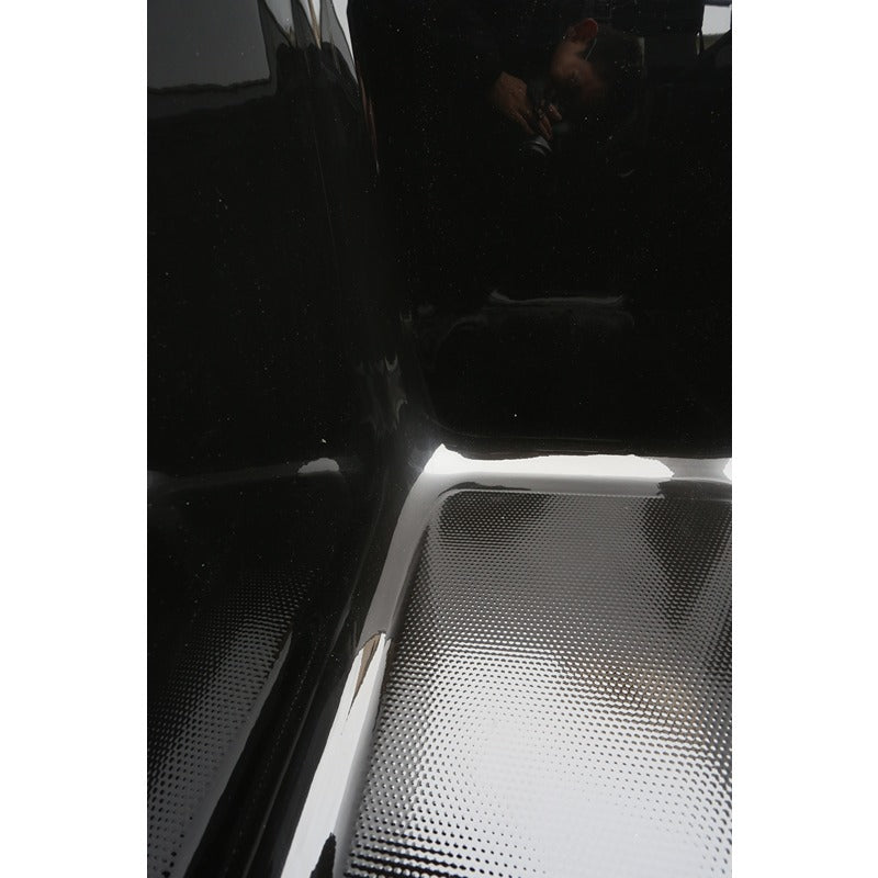 Chill Tubs Obsidian V2 – Innenraum-Detailaufnahme mit Fokus auf präzise Verarbeitung