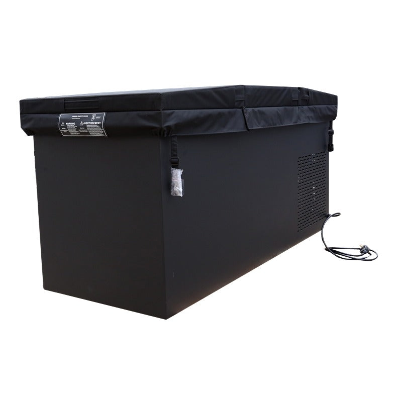 Chill Tubs Obsidian V2 – Rückseitige Gesamtansicht mit Stromkabel und Technikmodul