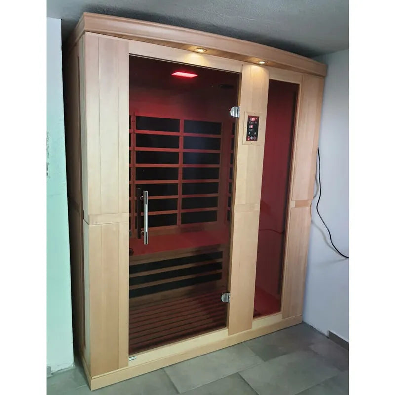 Delta SPA AURA 160 Infrarot-Sauna mit Holzrahmen, roten Infrarot-Heizelementen und Glastür in Innenraum