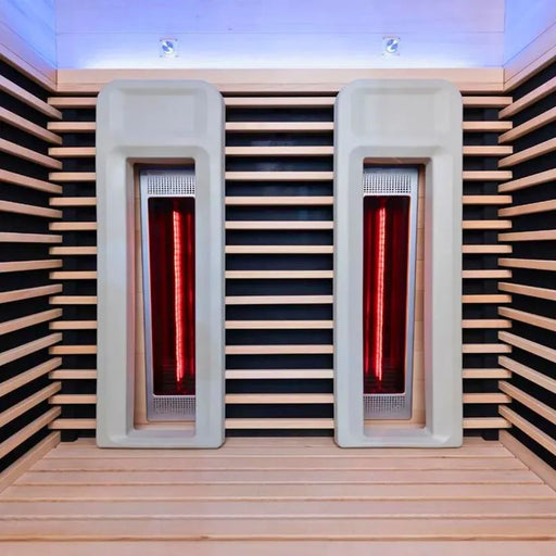 Delta SPA COLORINA full spectrum Infrarot-Sauna Innenansicht mit zwei Infrarot-Kabinen, Holzbänken und roten Infrarotheizelementen
