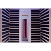 Delta SPA COLORINA full spectrum Infrarotkabine mit aktiviertem roten Infrarotstrahler und Holzbänken im Innenraum